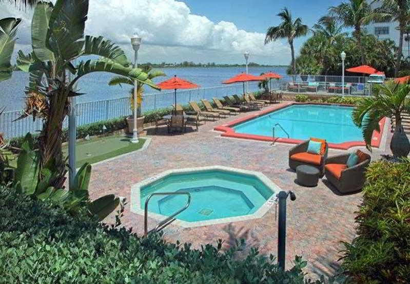 Fairfield Inn And Suites By Marriott Palm Beach Exteriör bild